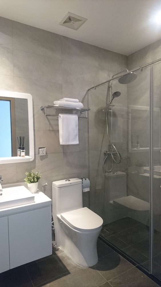 The View Serviced Residence 63/66