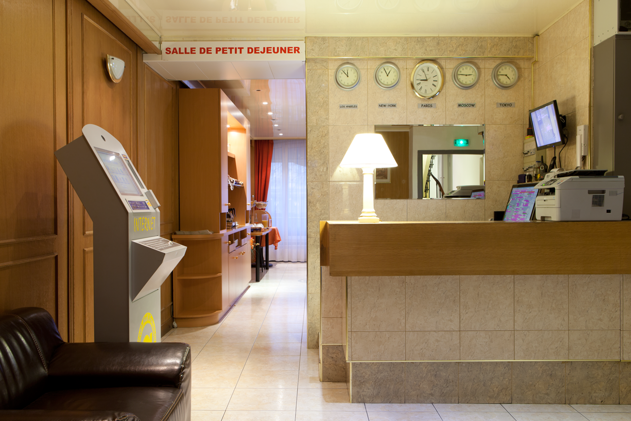 Hotel Cosmotel 5/83