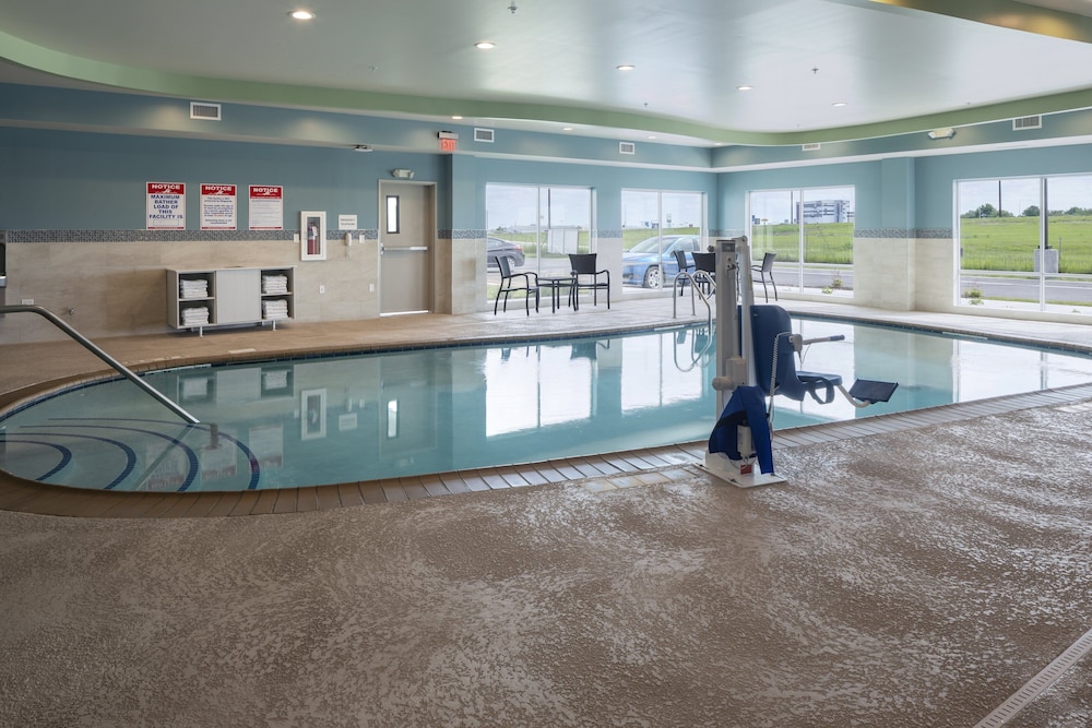 Holiday Inn Express Suites Bourbonnais East Bradley 41/67