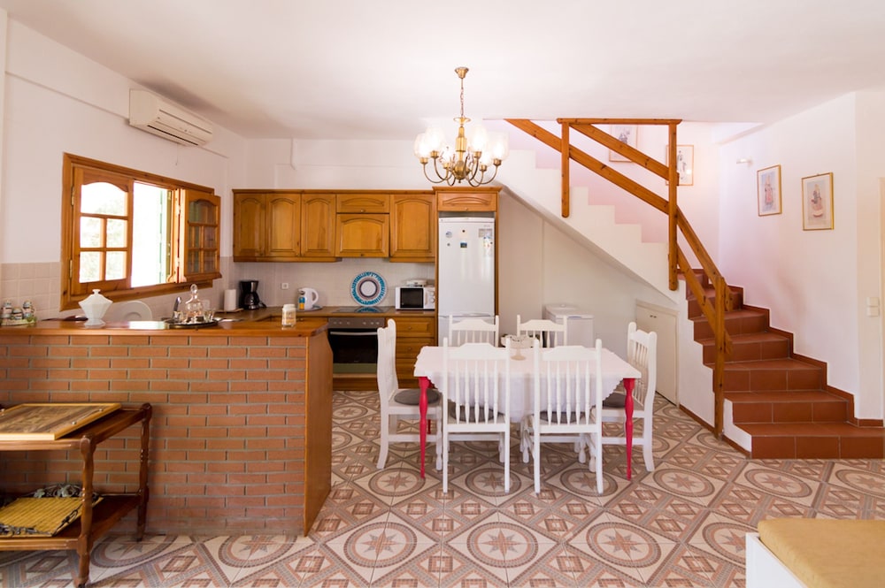 Villa Athena 56/77