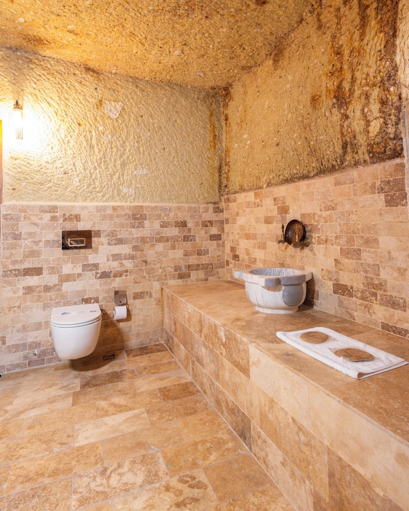 Bayar Cave Suite 55/60