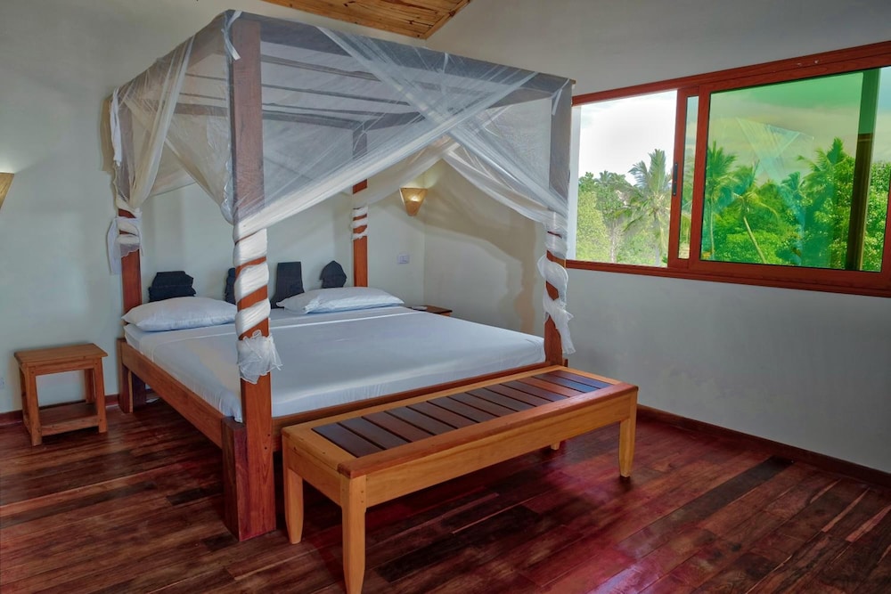 Emeraude Lodge 15/50