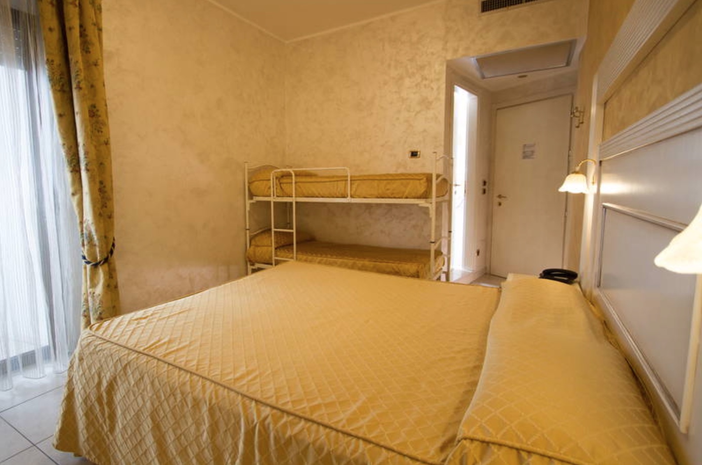 Room, Quadruple, Lateral Side Sea View