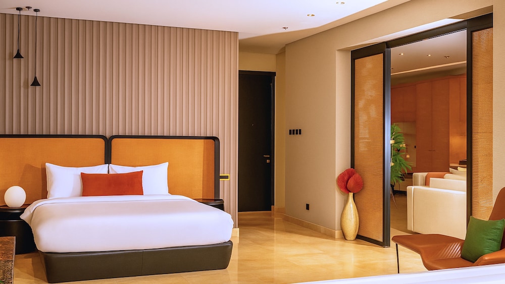 The House Hotel AL Khiran 5/33