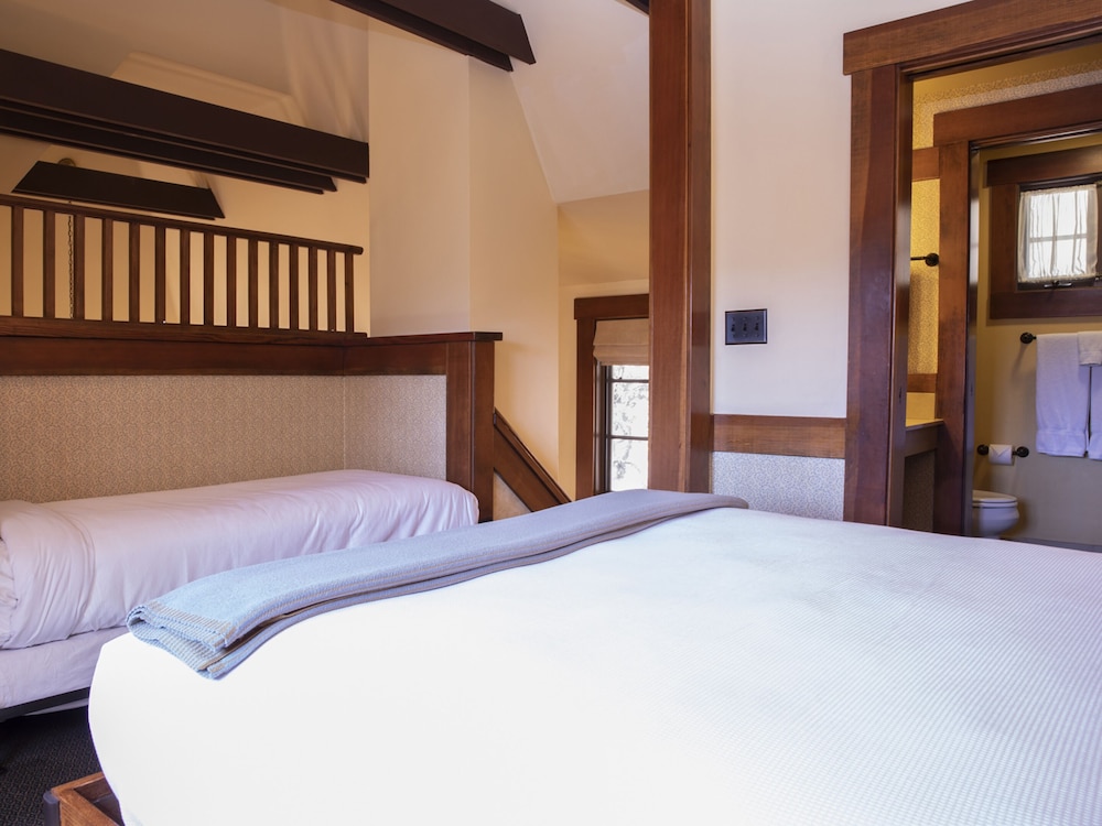 UCLA Lake Arrowhead Lodge 6/50