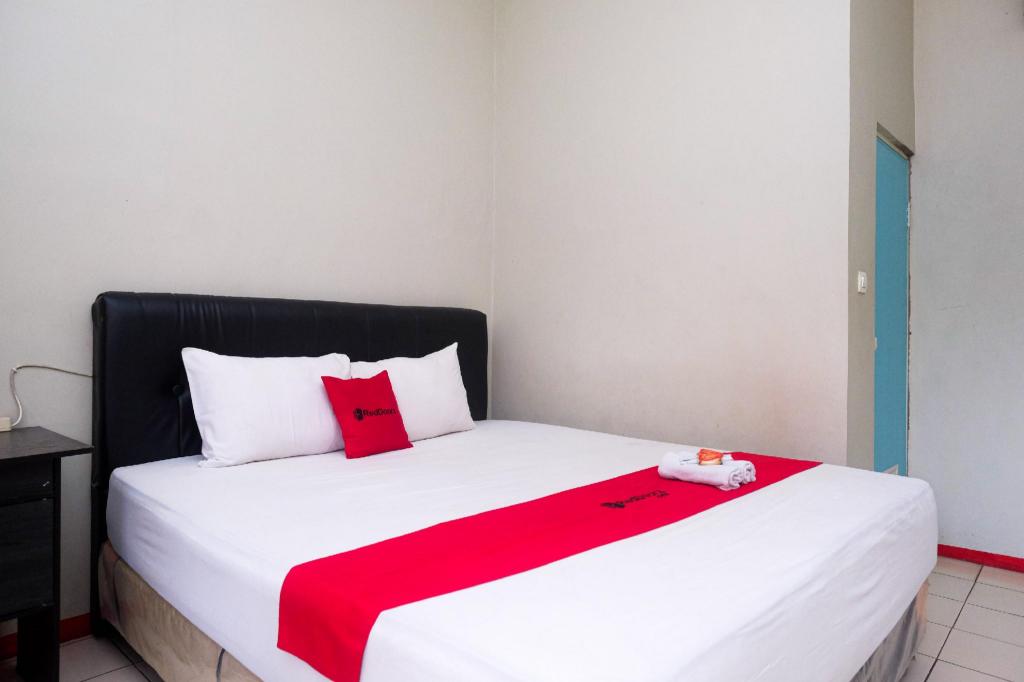 RedDoorz near Kampus UMP Purwokerto 14/44