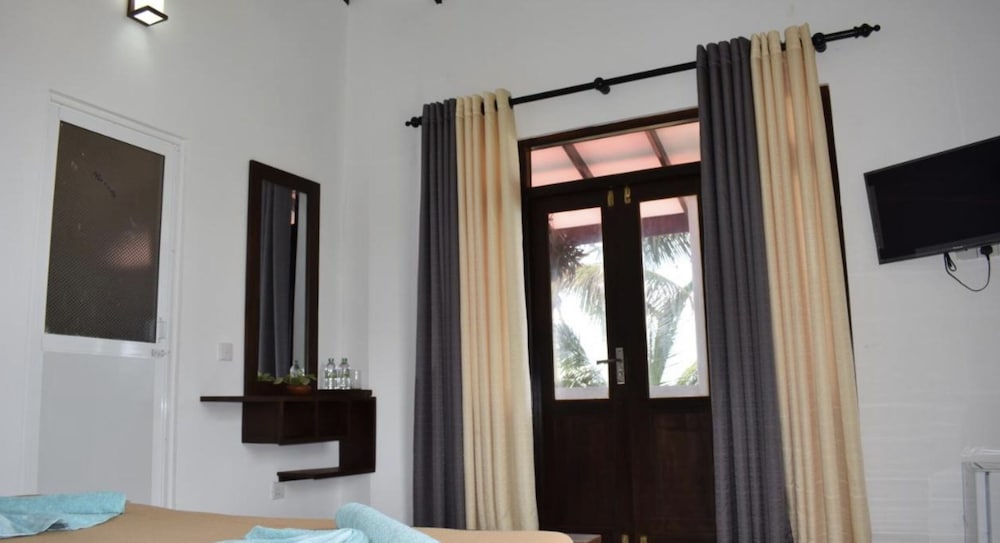 Ashens Beach House 14/50