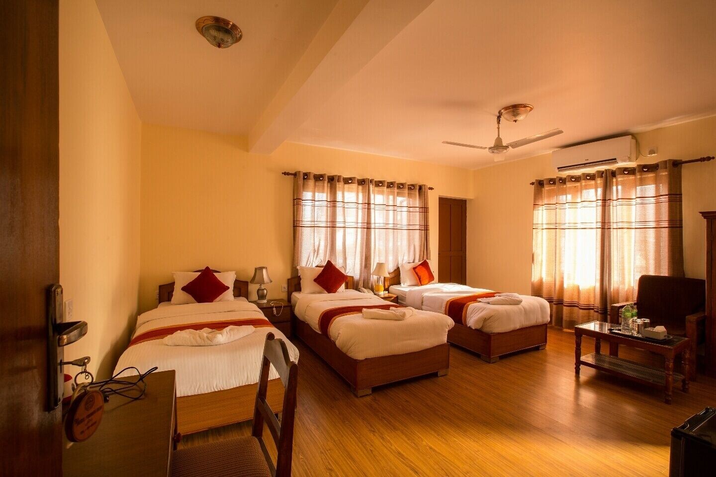 ROOM, TRIPLE, CITY VIEW
