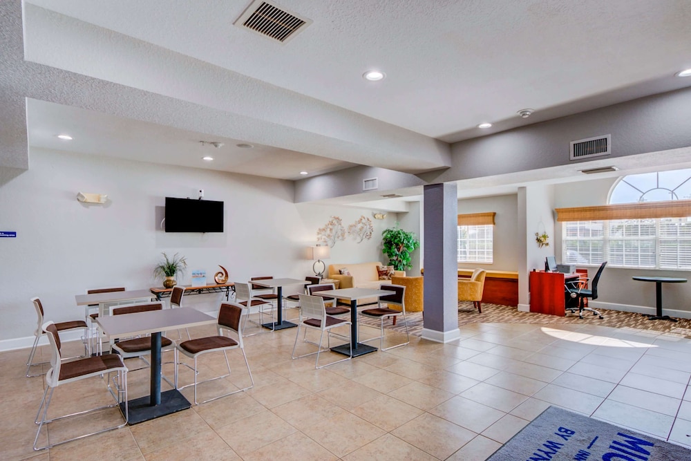 Microtel Inn Suites By Wyndham Zephyrhills 36/48