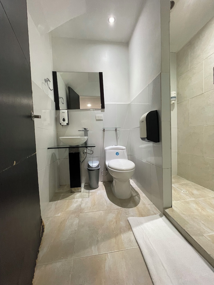 Hostal Lleras Calle 8 47/49