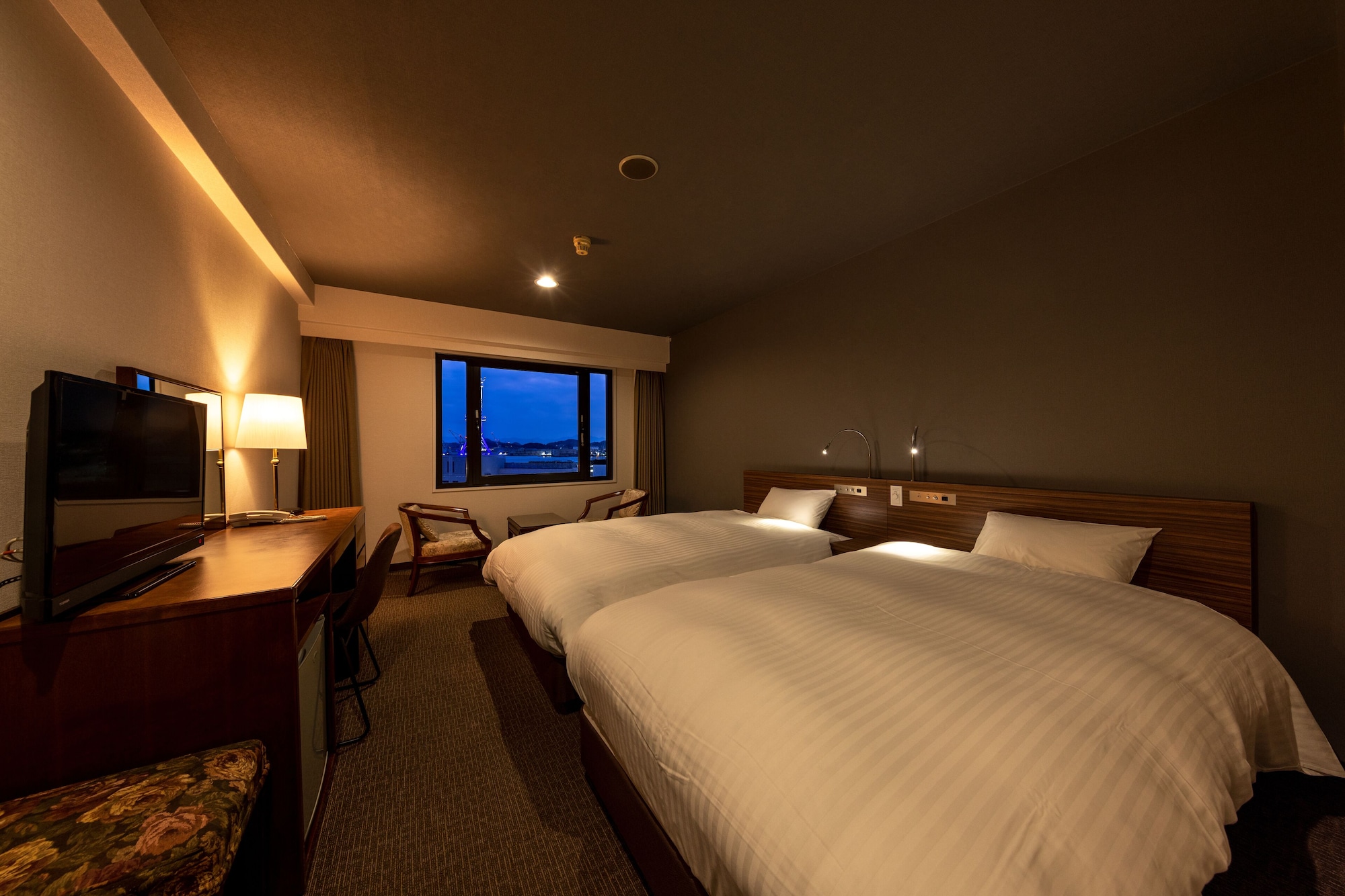 ROOM, TWIN BEDS
