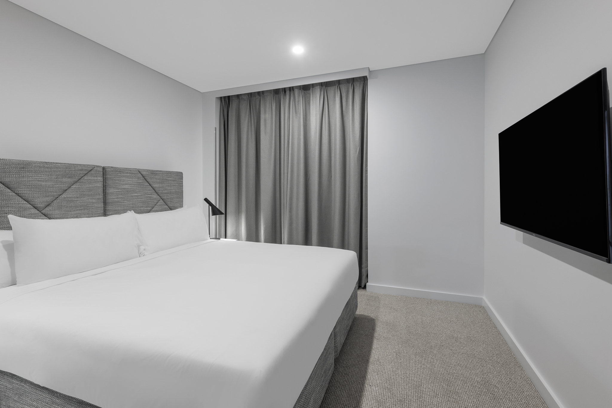 Meriton Suites Canberra 13/50