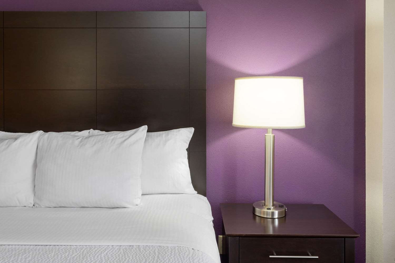 La Quinta Inn & Suites by Wyndham Minneapolis Bloomington W 16/52