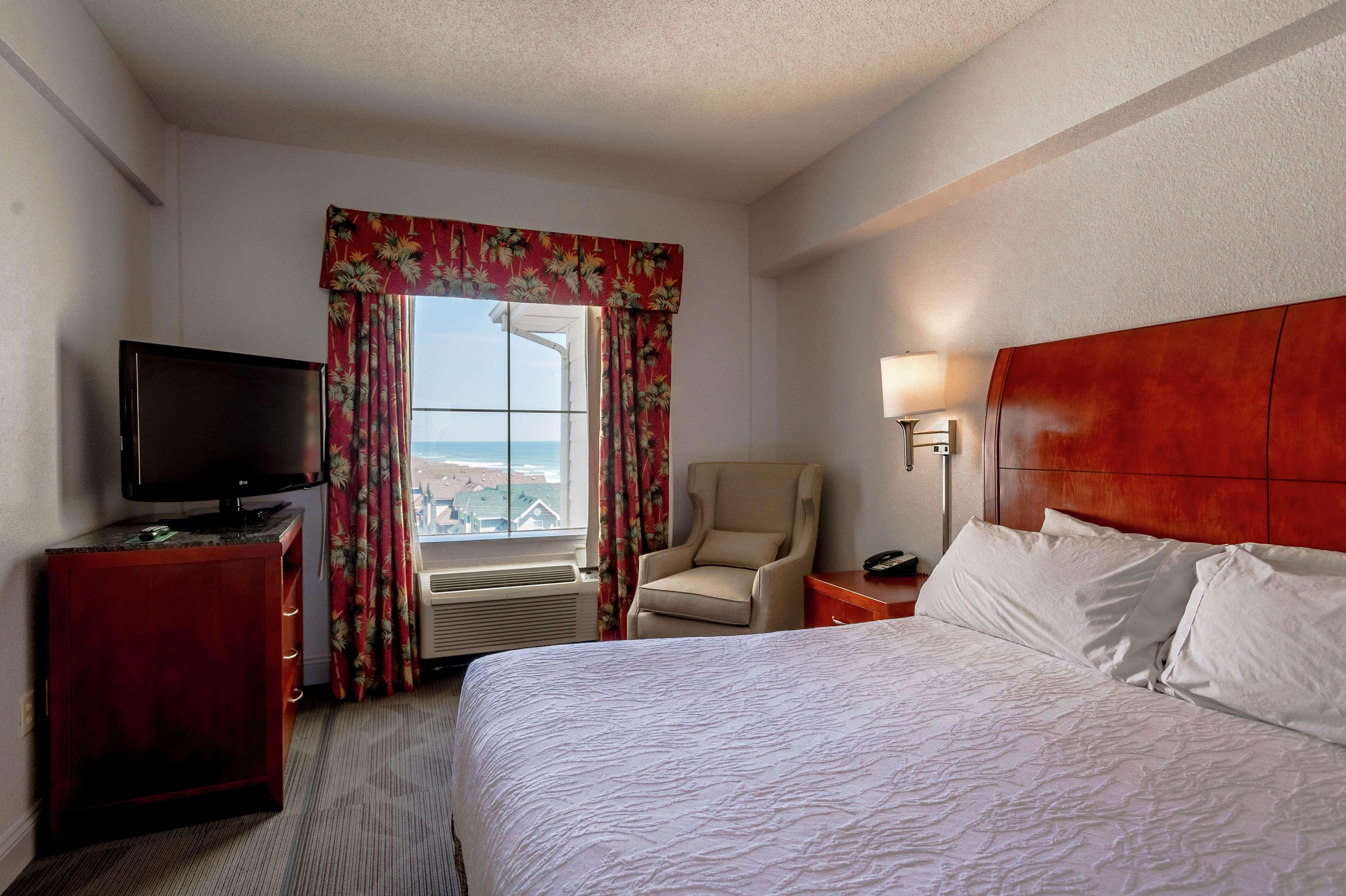 1 Bedroom, Suite, King Bed, Side Ocean View