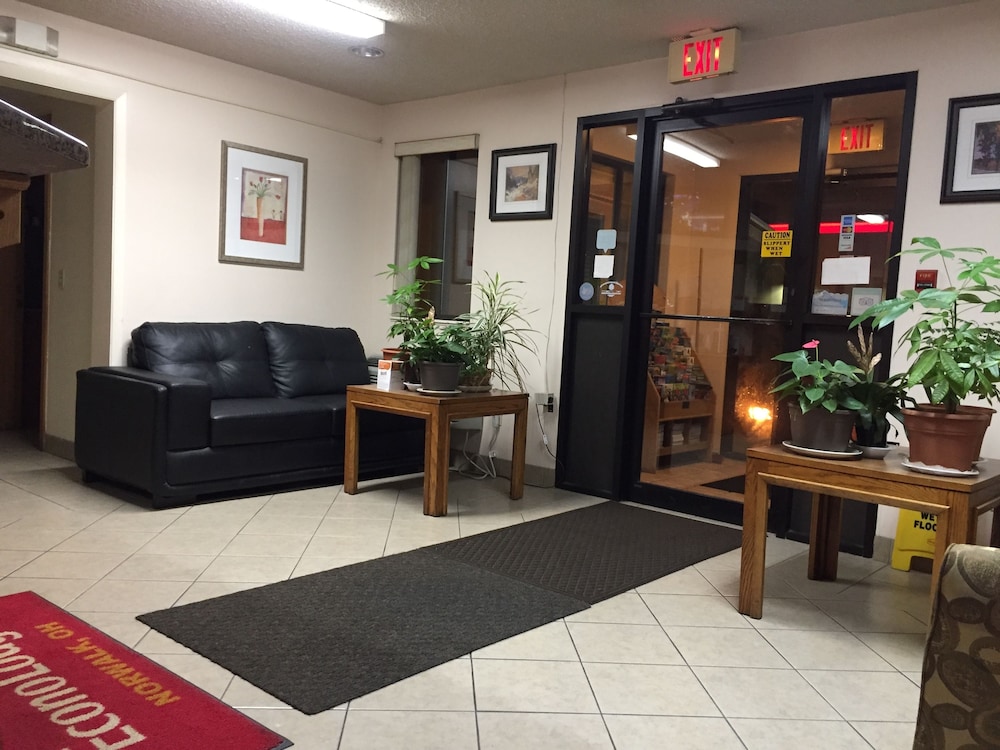 Econo Lodge Norwalk 22/28