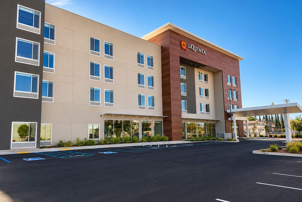 La Quinta Inn & Suites by Wyndham Tracy 46/53