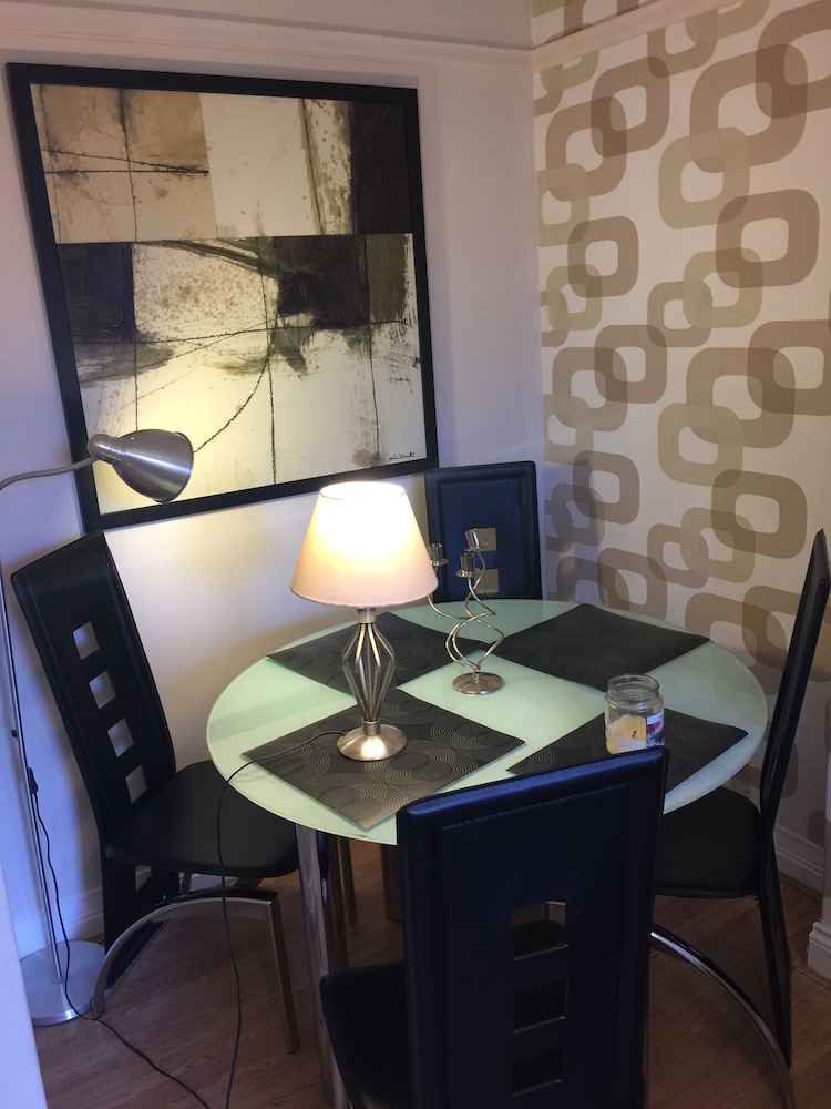 Great location 1 Bedroom Scotstoun Flat 6/10