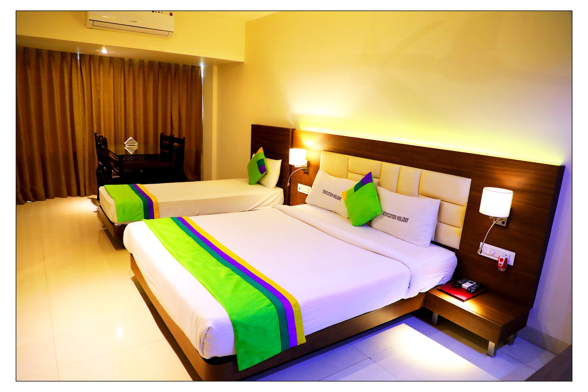 غرفة بريميوم بسرير كوين، Treebo Staycation Holiday 2/7