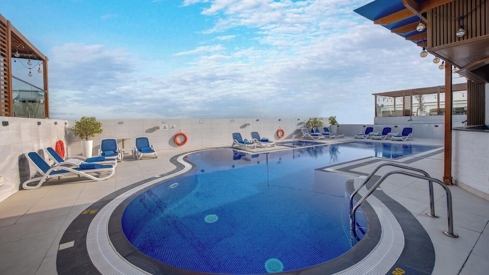 swimming pool spa