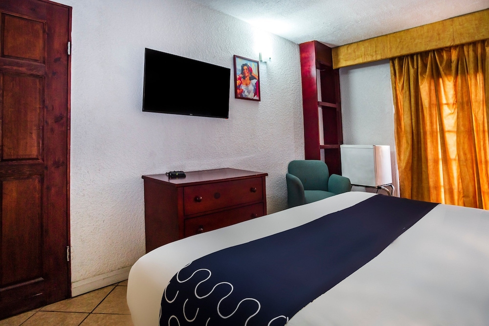 Hotel Costa Ensenada 7/68