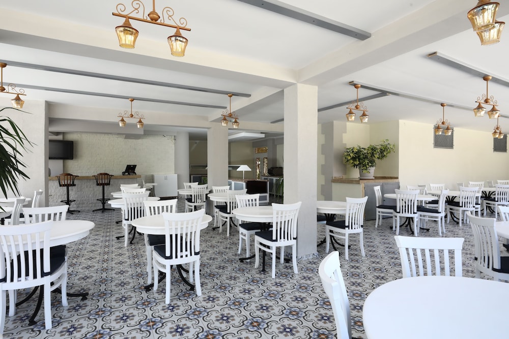 Summer Garden Suites And Beach Hotel 43/59