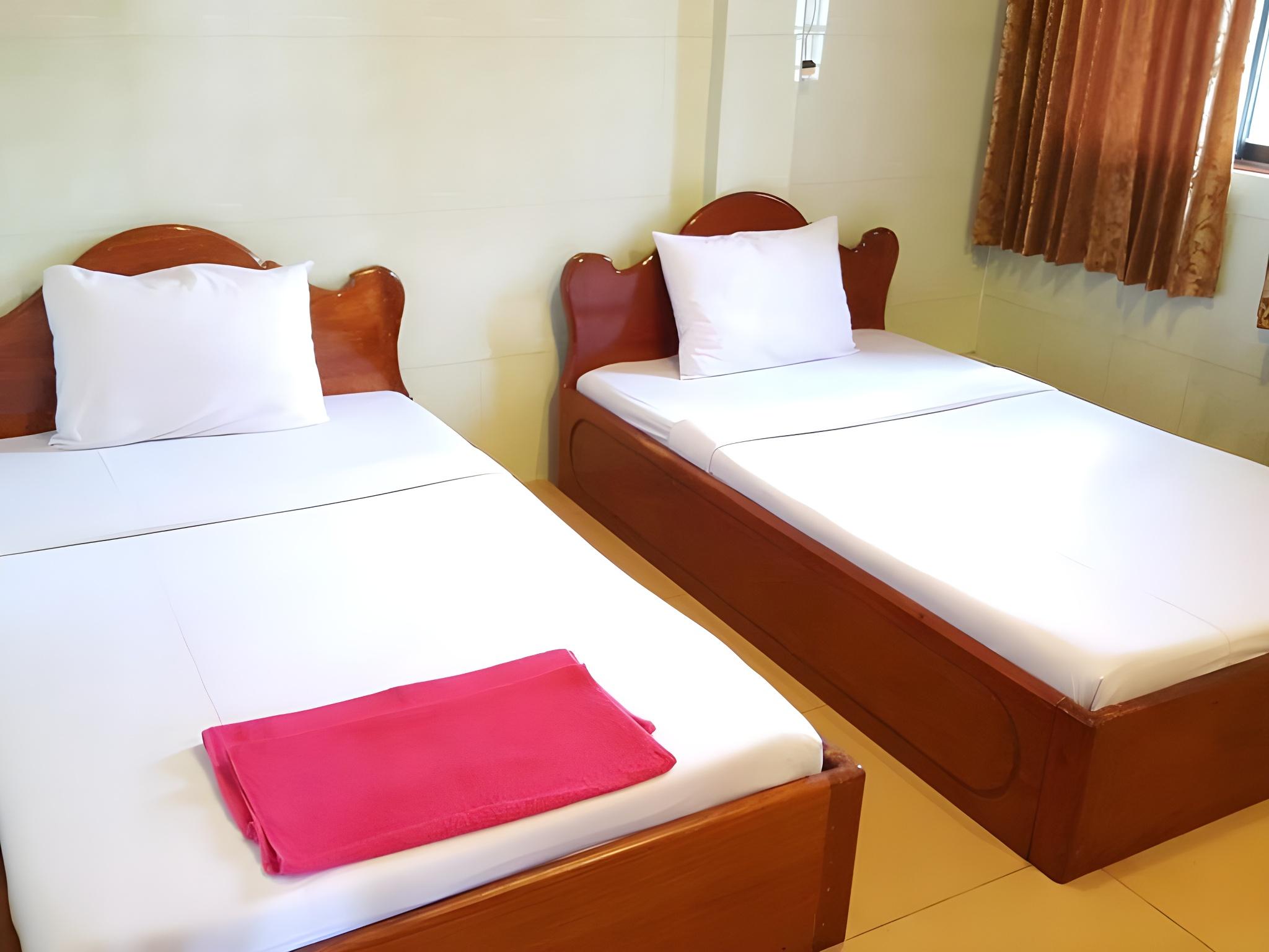 ROOM, TWIN BEDS
