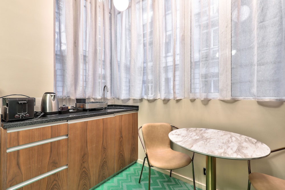 Hotel 33 Marbeuf 39/50