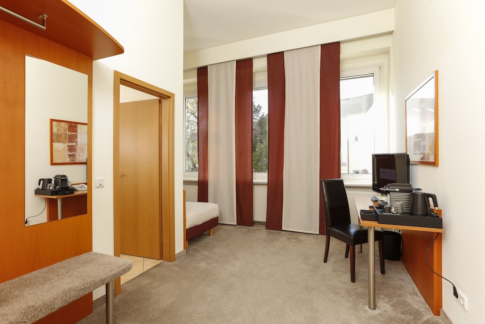 Hotel Am Rhein Wesseling 6/64