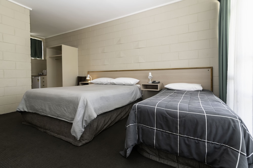 PRINCE MARK MOTOR INN 16/47