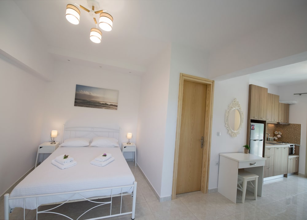 Bounatsa Studios & Apartments 23/43