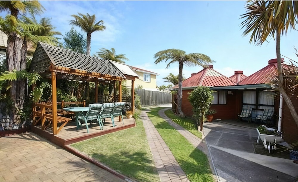 Pure Motel & Guest House 2/75