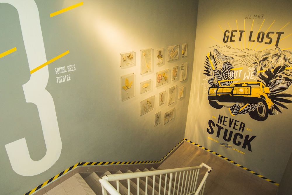 Traveller Bunker Hostel 25/45