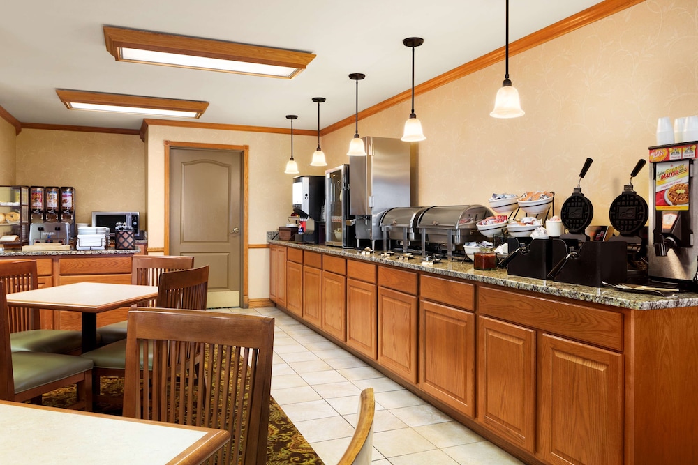 Country Inn & Suites by Radisson Kenosha - Pleasant Prairie 34/39