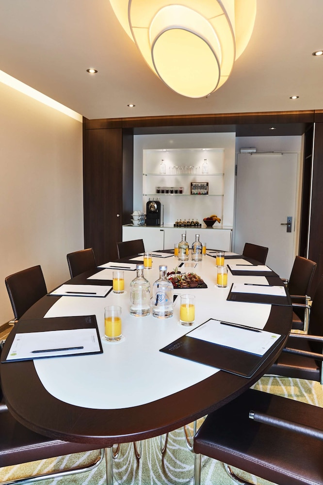 Steigenberger Airport Hotel 40/50