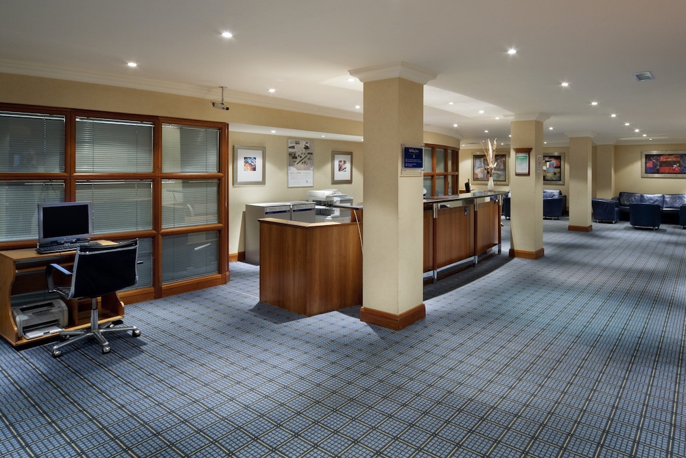 HOLIDAY INN GLASGOW AIRPORT 5/80