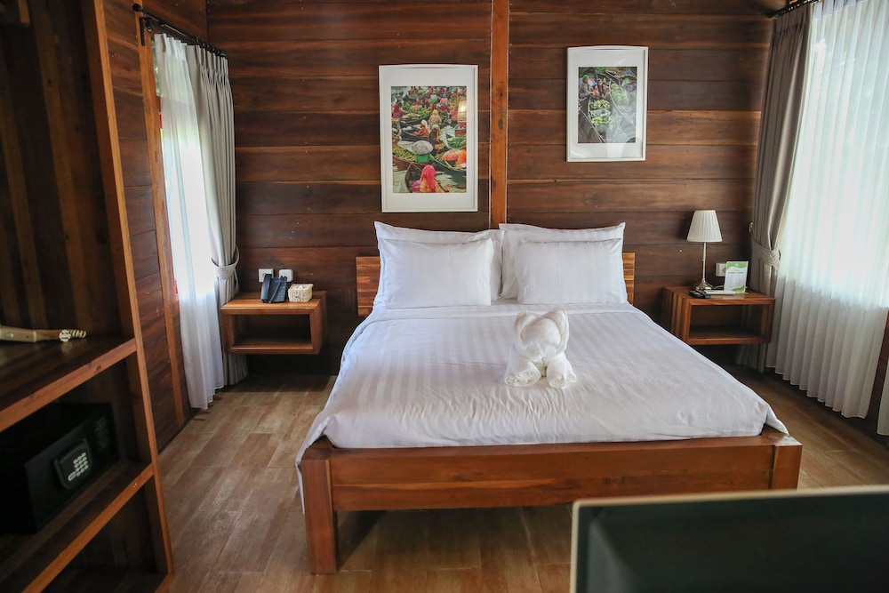Avery Coconut Island Hotel and Beach Resort 17/47