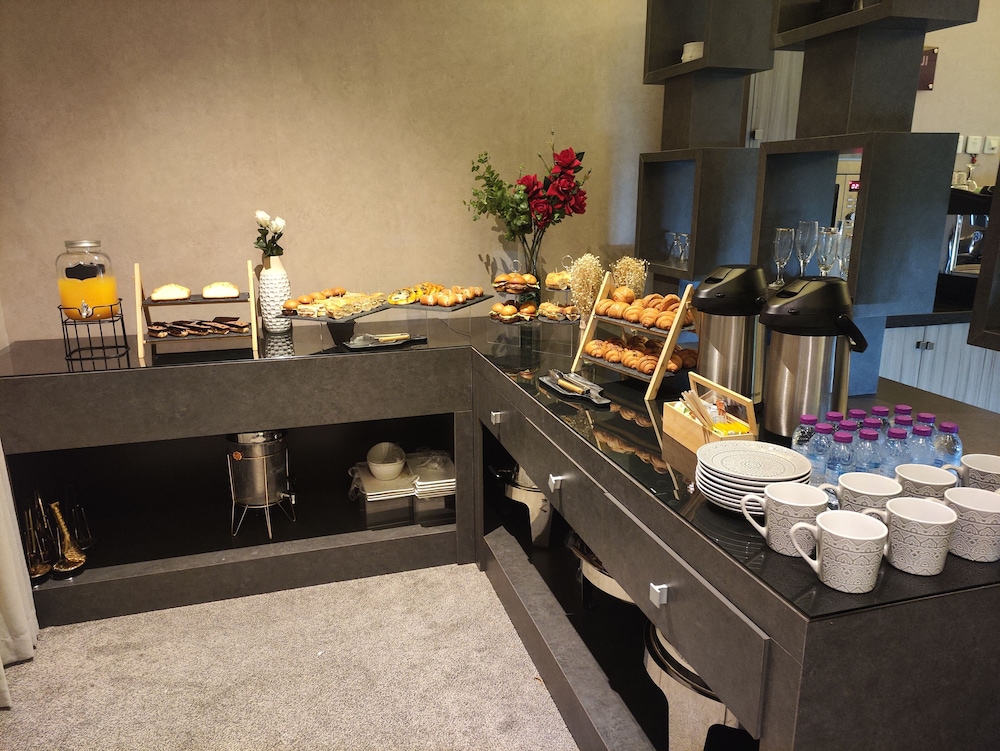Land Walk Al Taawoun Hotel 62/62