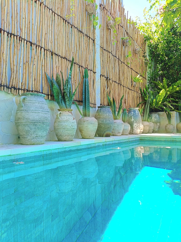 Bale Sampan Bungalows 36/64