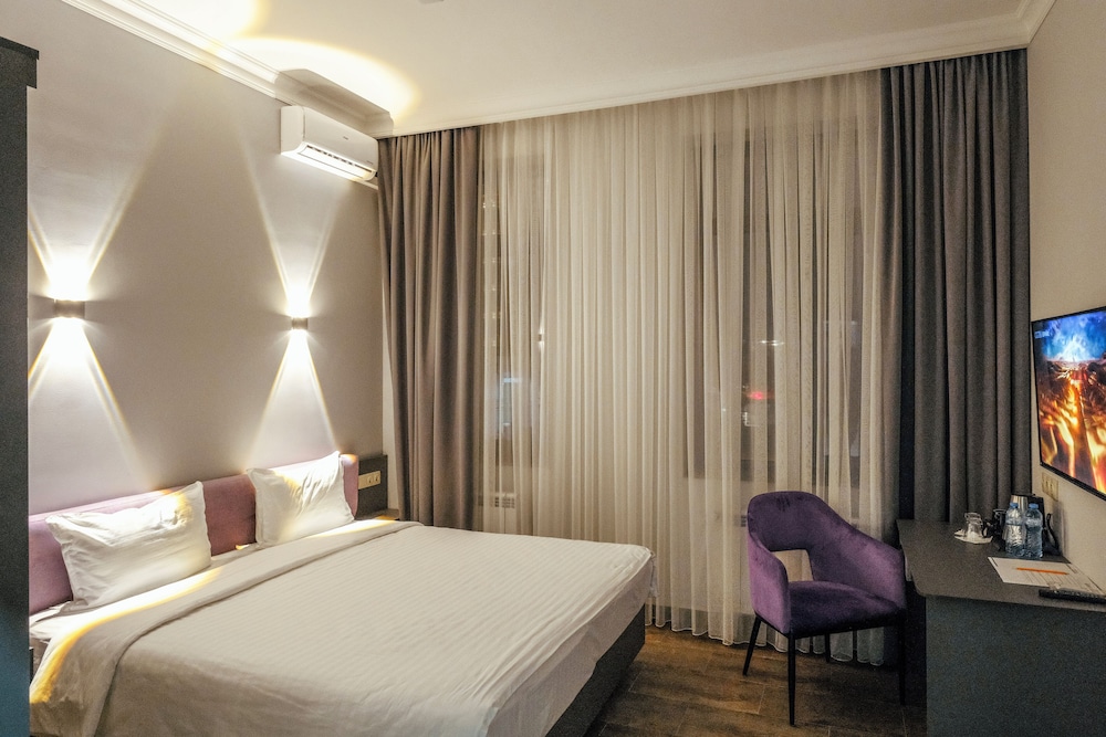 Parklane Hotel 13/44