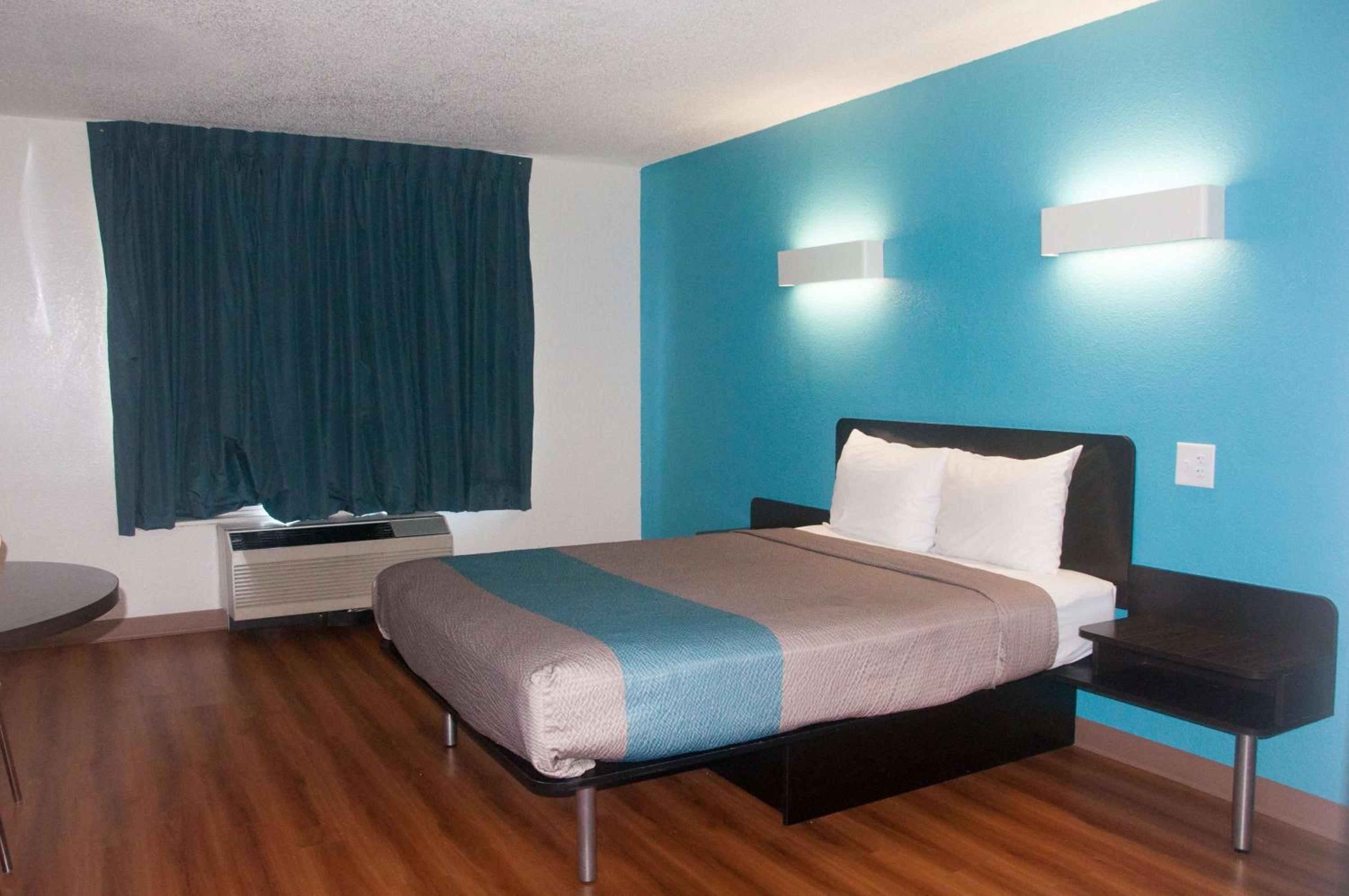 غرفة بسرير كوين لذوي الإعاقة، Motel6 Raleigh, NC - North 4/10