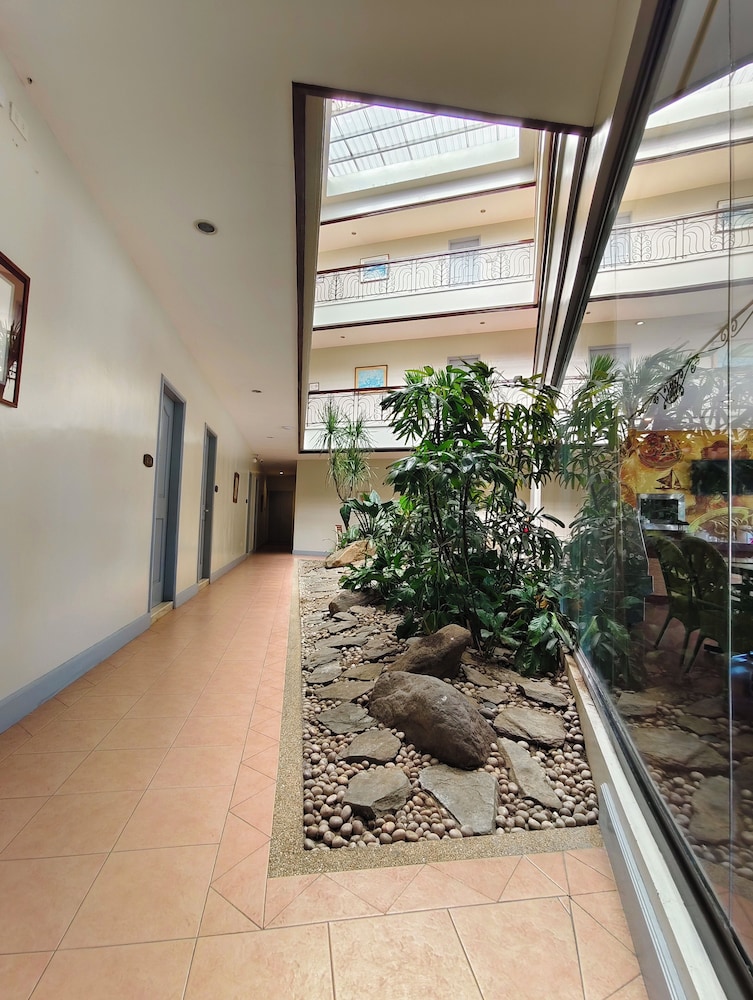 Casa Leticia Business Inn 36/57