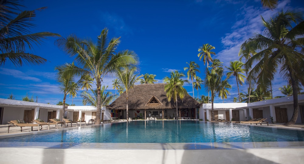 The Loop Beach Resort 36/72