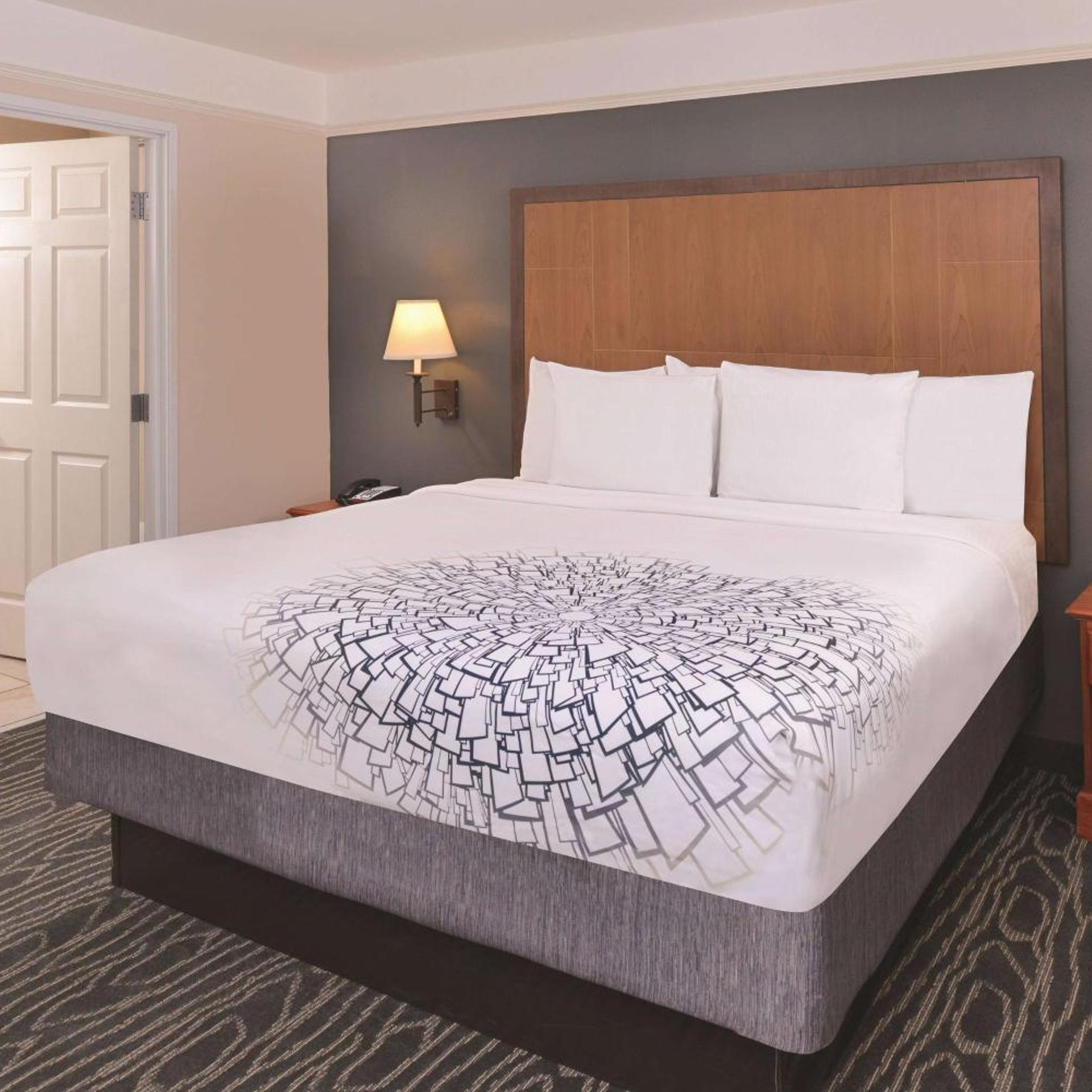 جناح ديلوكس بسرير كينج بإطلالة على الجبل، La Quinta Inn & Suites by Wyndham Ruidoso Downs 4/7