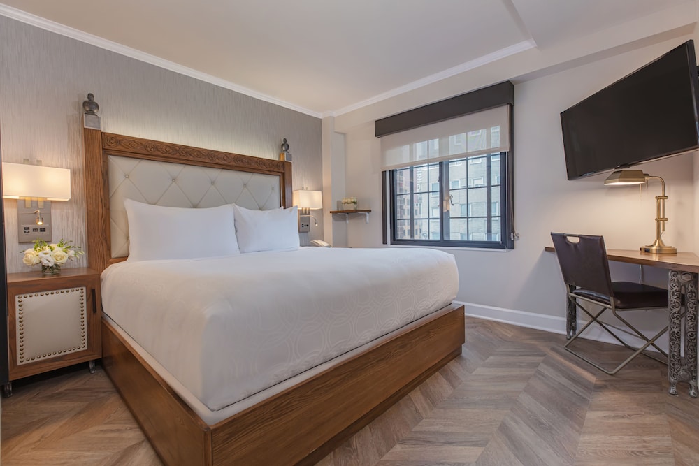 LUXURY, KING BED