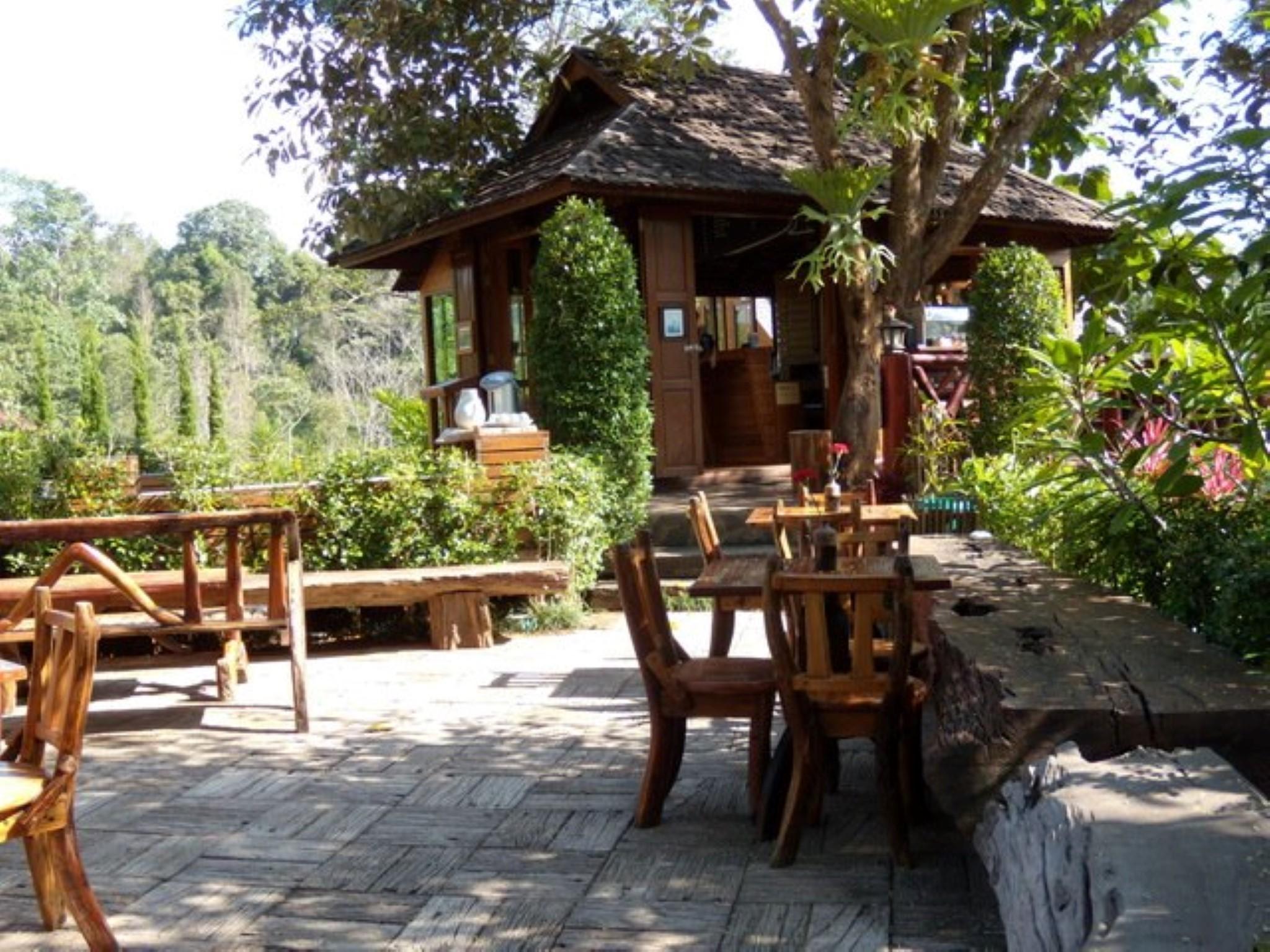 PAPAE 32 KM COFFEE HILL & RESORT 32/33
