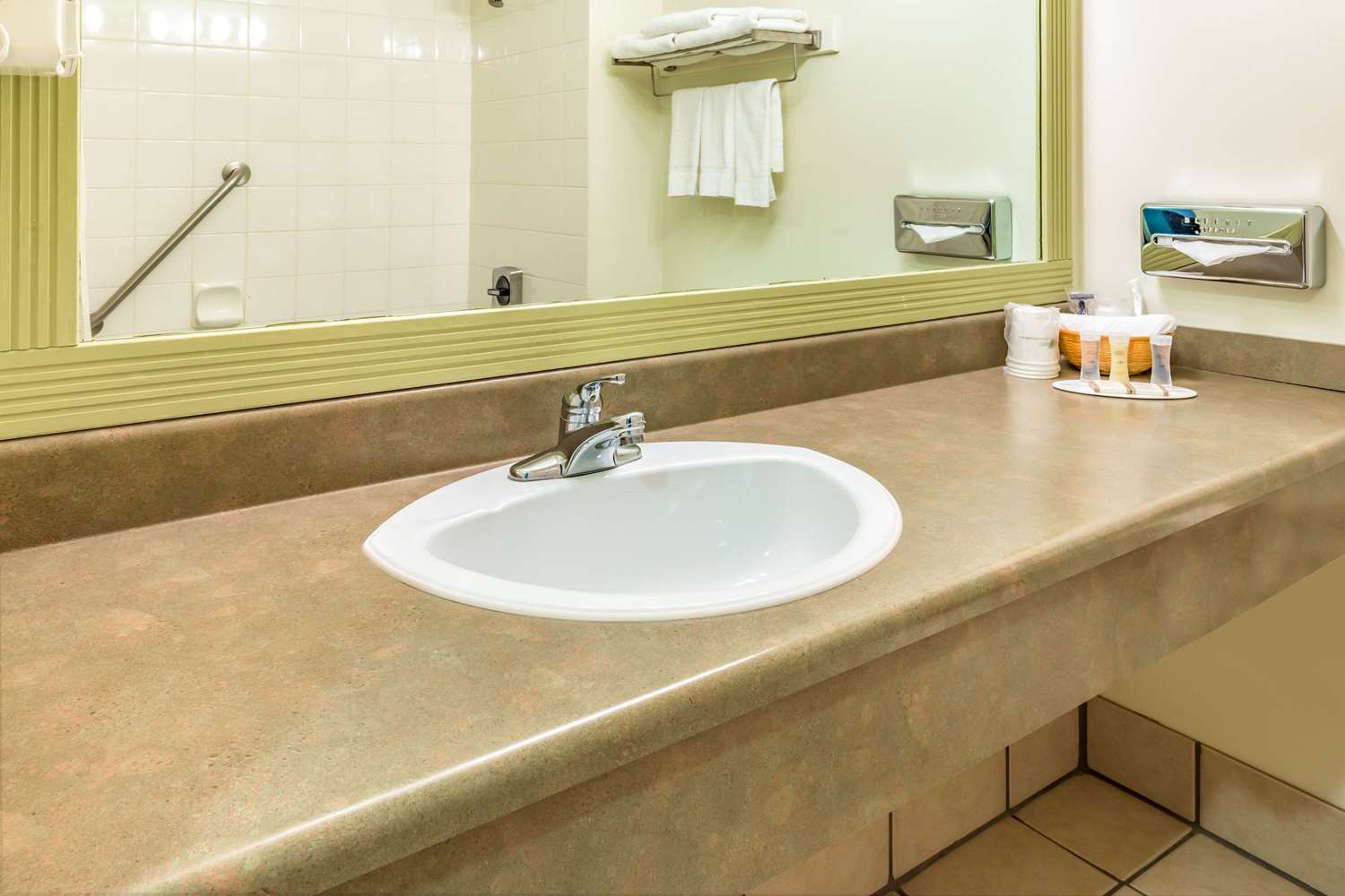 Howard Johnson By Wyndham Fort St John 13/14