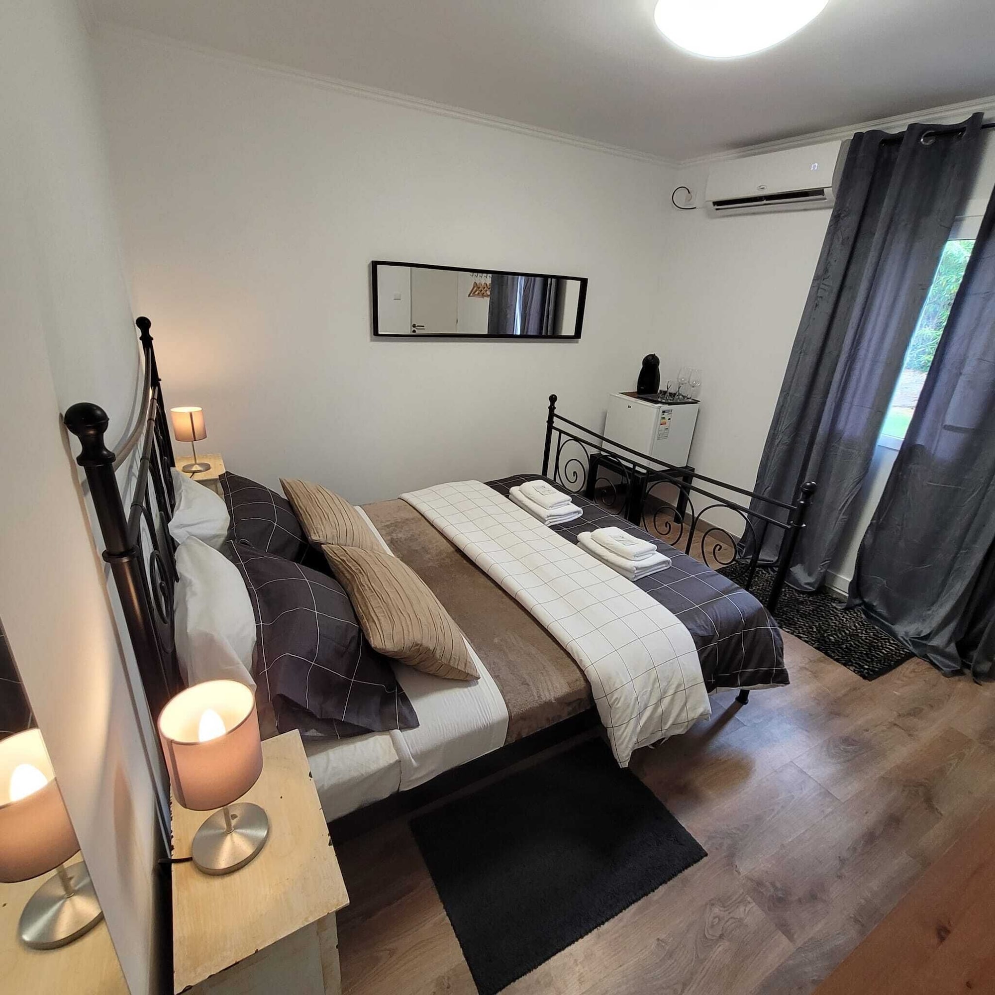 DELUXE, DOUBLE BED