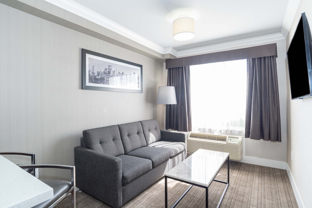 Sandman Hotel & Suites Calgary South 43/65