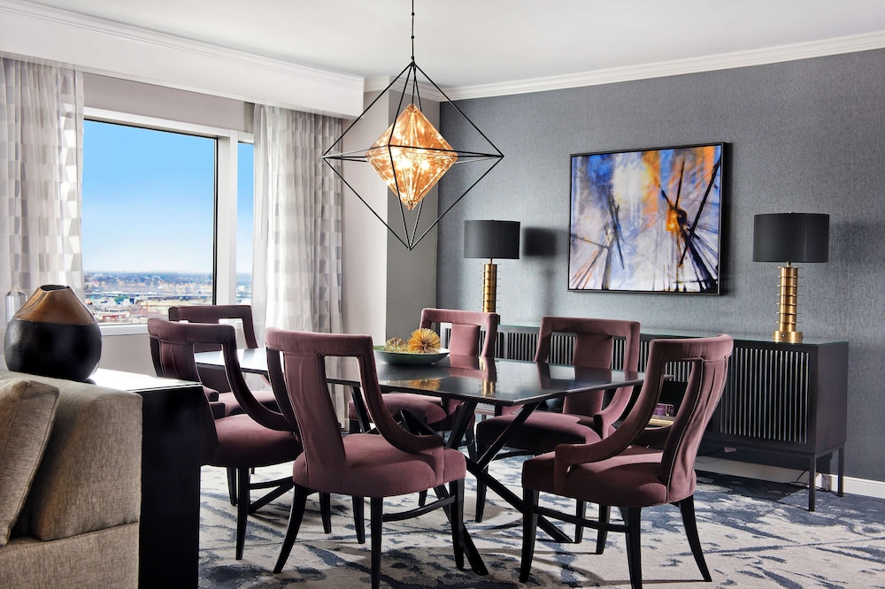 Hilton Baltimore Inner Harbor 71/84