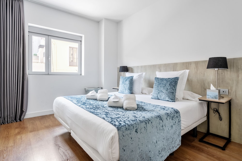 3 BEDROOMS, APARTMENT